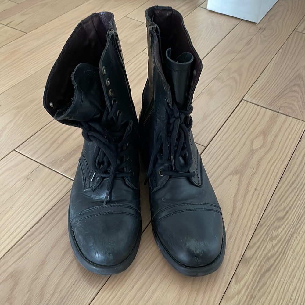 Steve Madden black combat boots with zipper